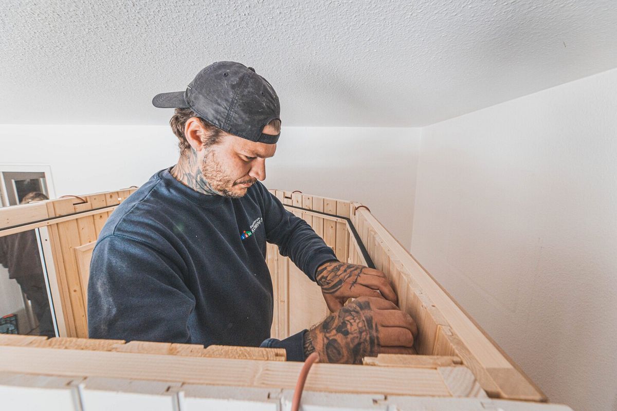 Der Übergang von Wand zu Decke der Kabine wird mit einer Gummidichtung abgeschlossen