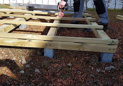 Pfahlfundament mit Fundamentgitter verschrauben
