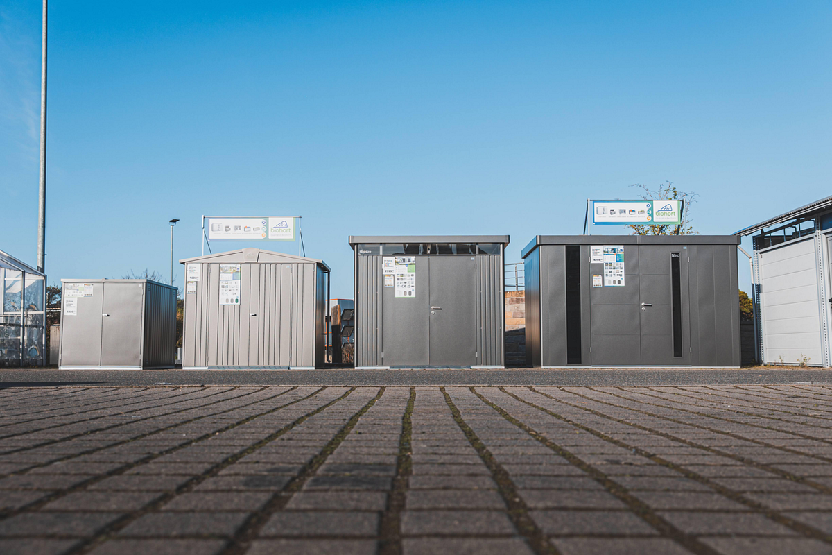 Verschiedene Biohort Gerätehäuser aus Metall