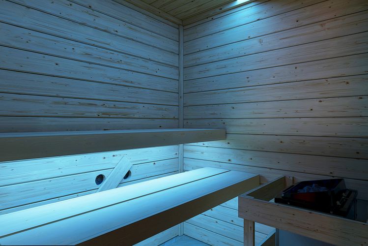 Karibu Sauna Valida  (Eckeinstieg) - 38 mm Massivholz Aktionssauna 230 Volt Plug & Play