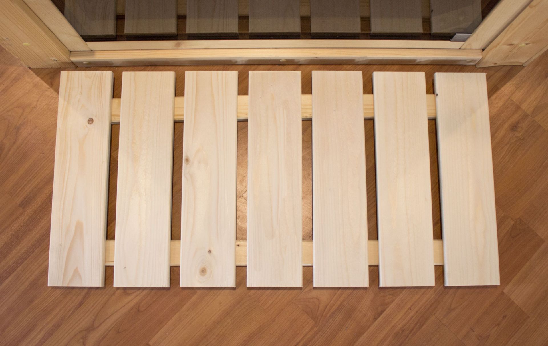 Karibu Bodenrost aus Fichtenholz 38 x 77 cm